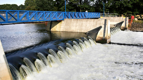 Overflowing rubber dam with two weir fields